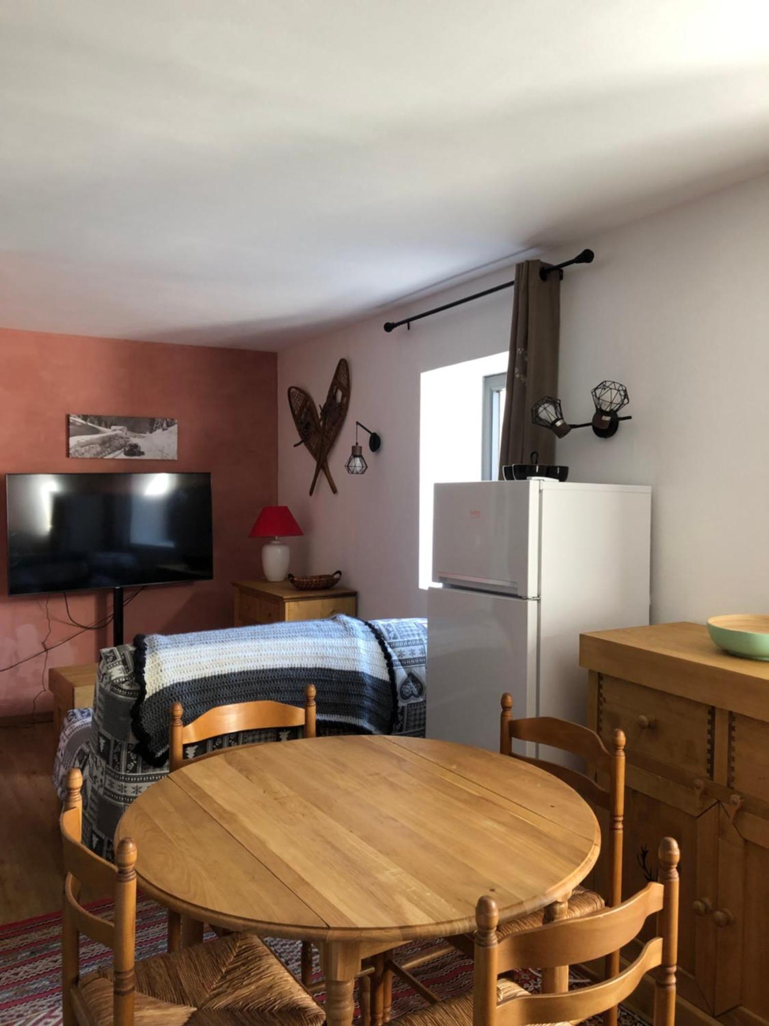 Location Studio De 2 - 4 Personnes Hautecour  外观 照片